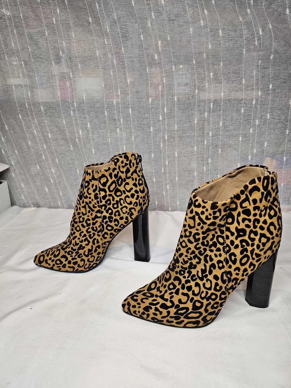 Qupid Brown Leopard Print Ankle Booties. Sz 8. 4.5" Heel
